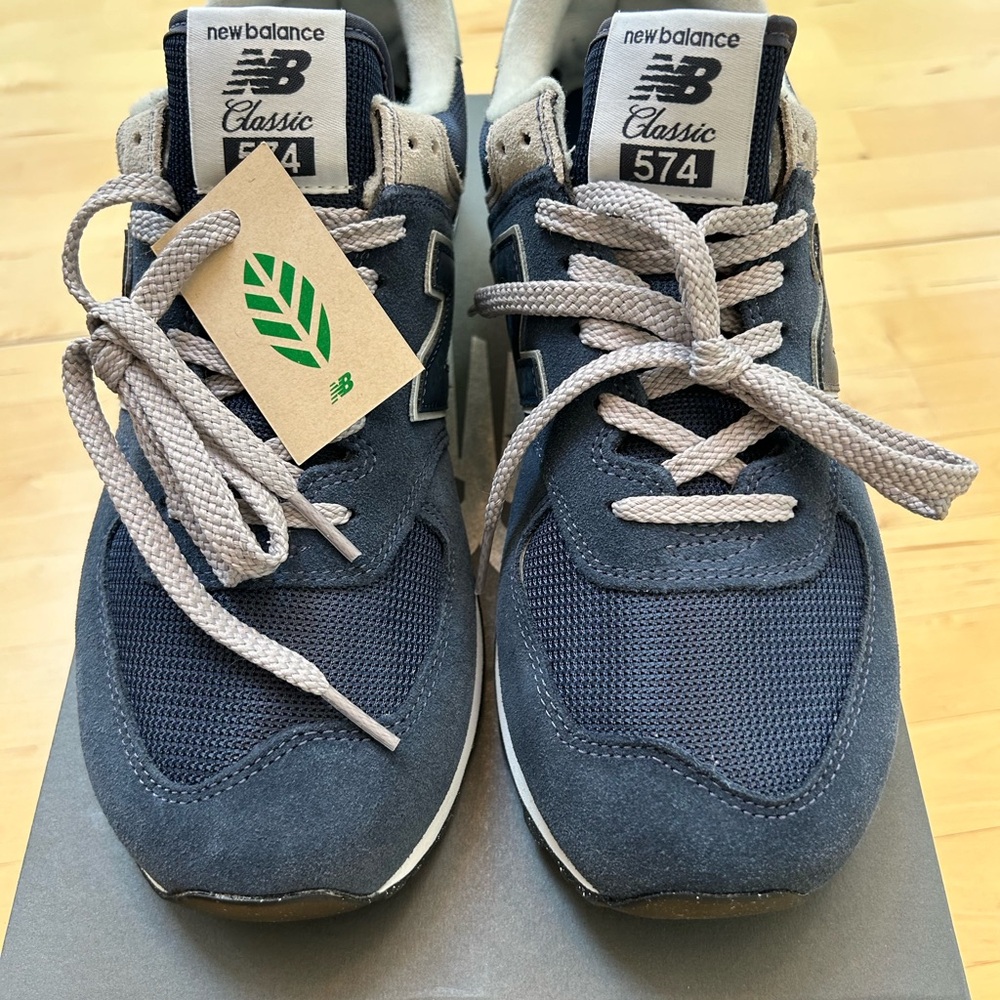 New Balance 574 Core Men’s Navy with White Classics sneakers, size 10